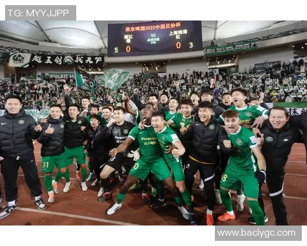 上海申鑫迎战深圳队全力争胜期待精彩对决与球迷共庆足球盛宴 上海申鑫迎战深圳队全力争胜期待精彩对决与球迷共庆足球盛宴